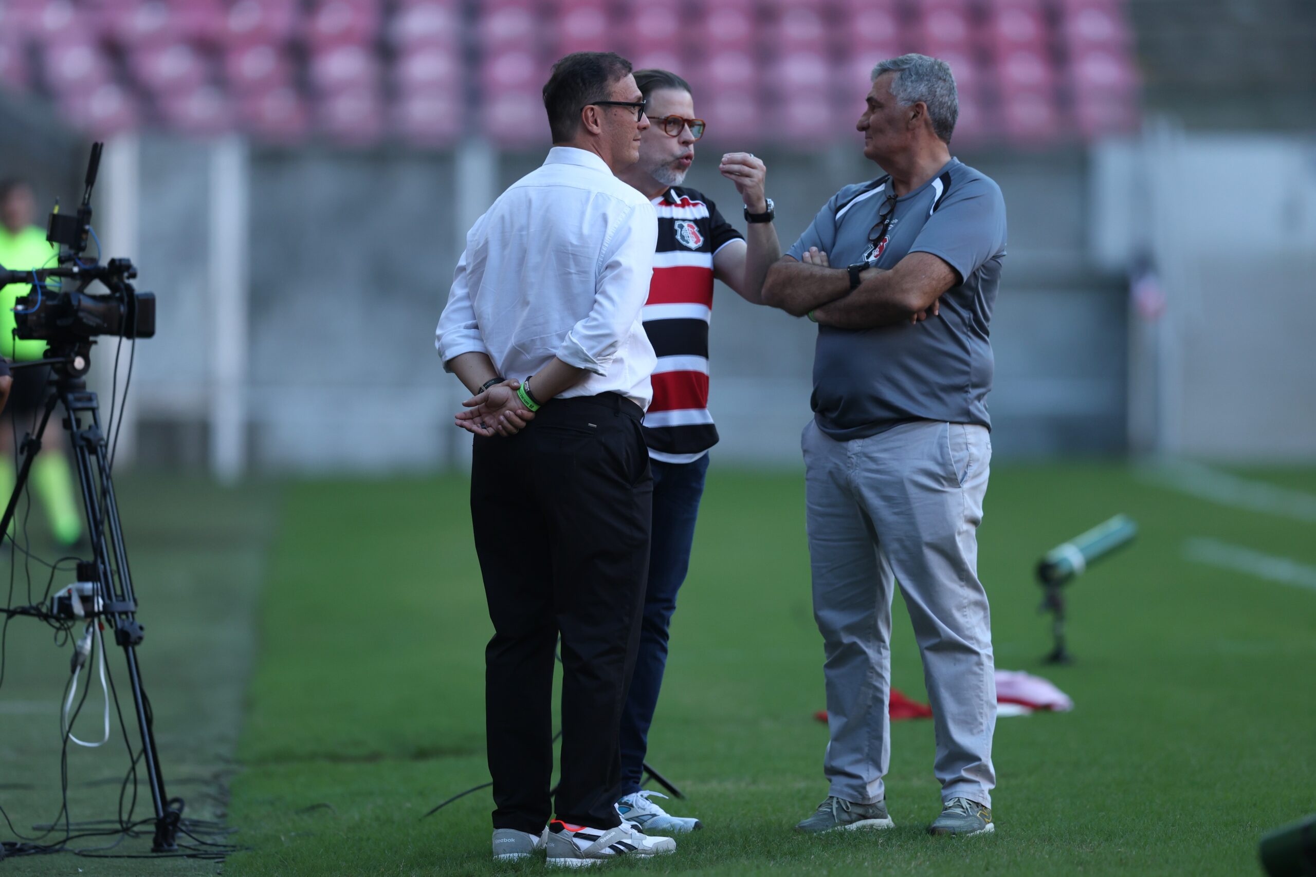 Santa Cruz voltará a contratar reforços, diz executivo: “Chegou o momento”