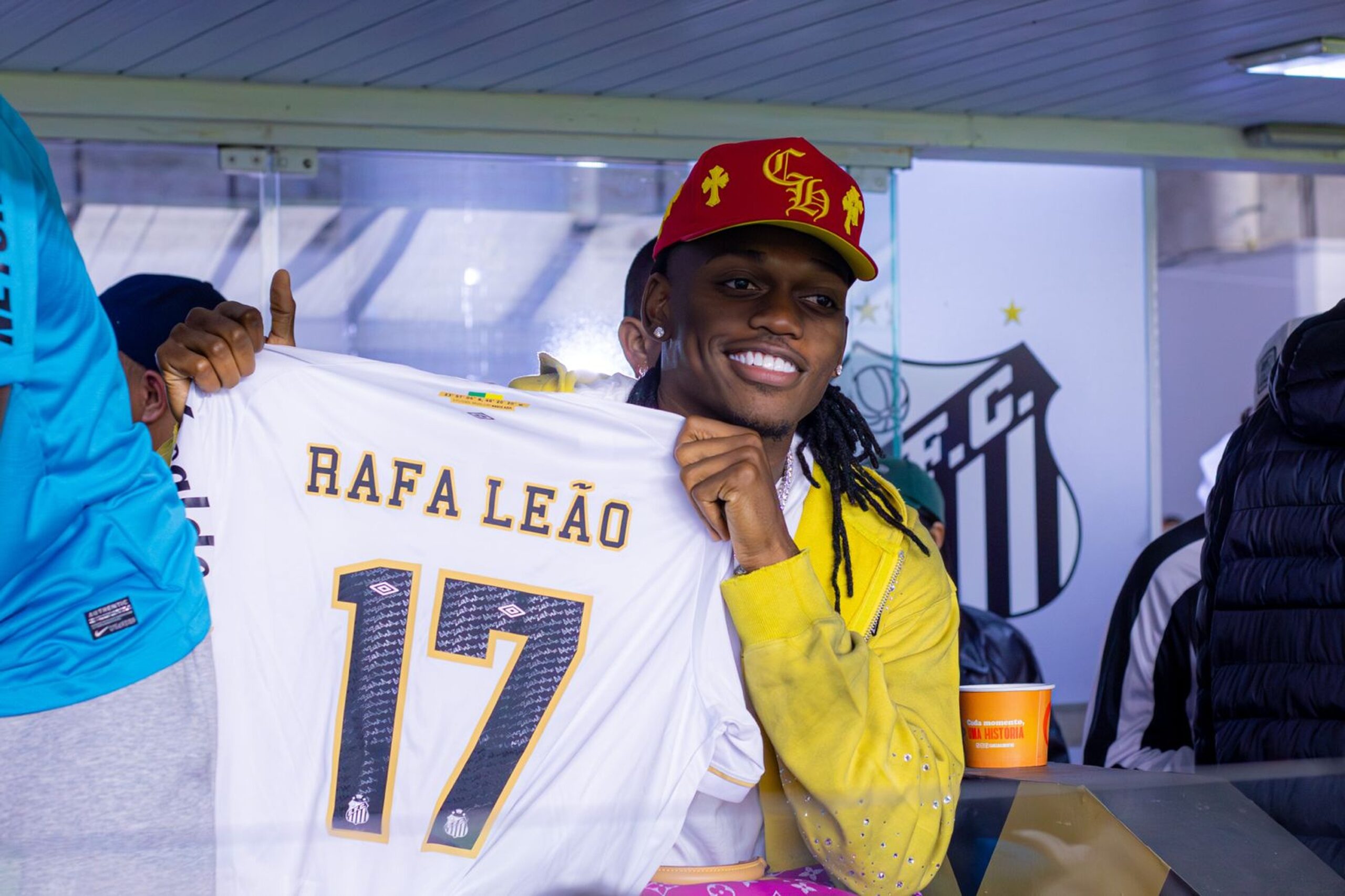 Rafael Leão, da seleção de Portugal, vai a jogo do Santos e exalta Neymar: “Ídolo da infância”