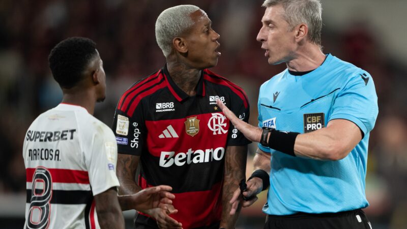 Boto critica arbitragem e diz que houve pênalti para o Flamengo contra o São Paulo