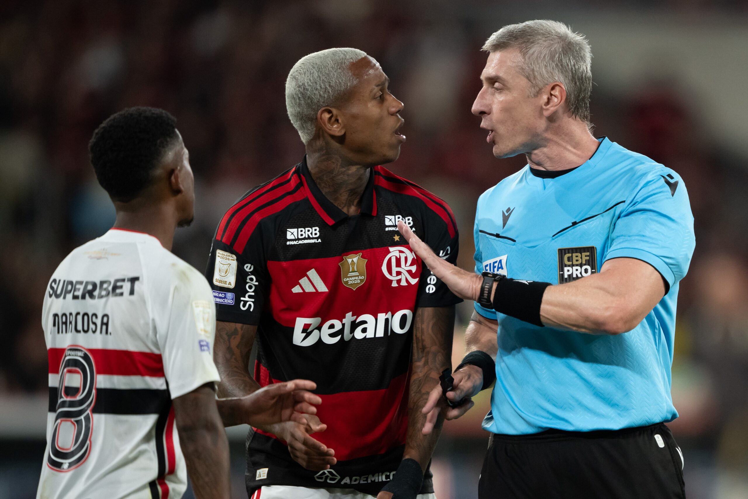Boto critica arbitragem e diz que houve pênalti para o Flamengo contra o São Paulo