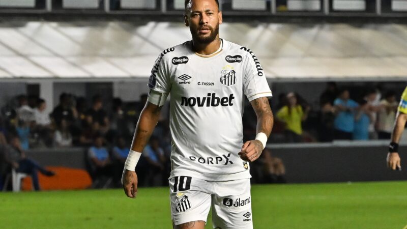 Jornal exalta Neymar após classificação do Santos: “Passo firme”