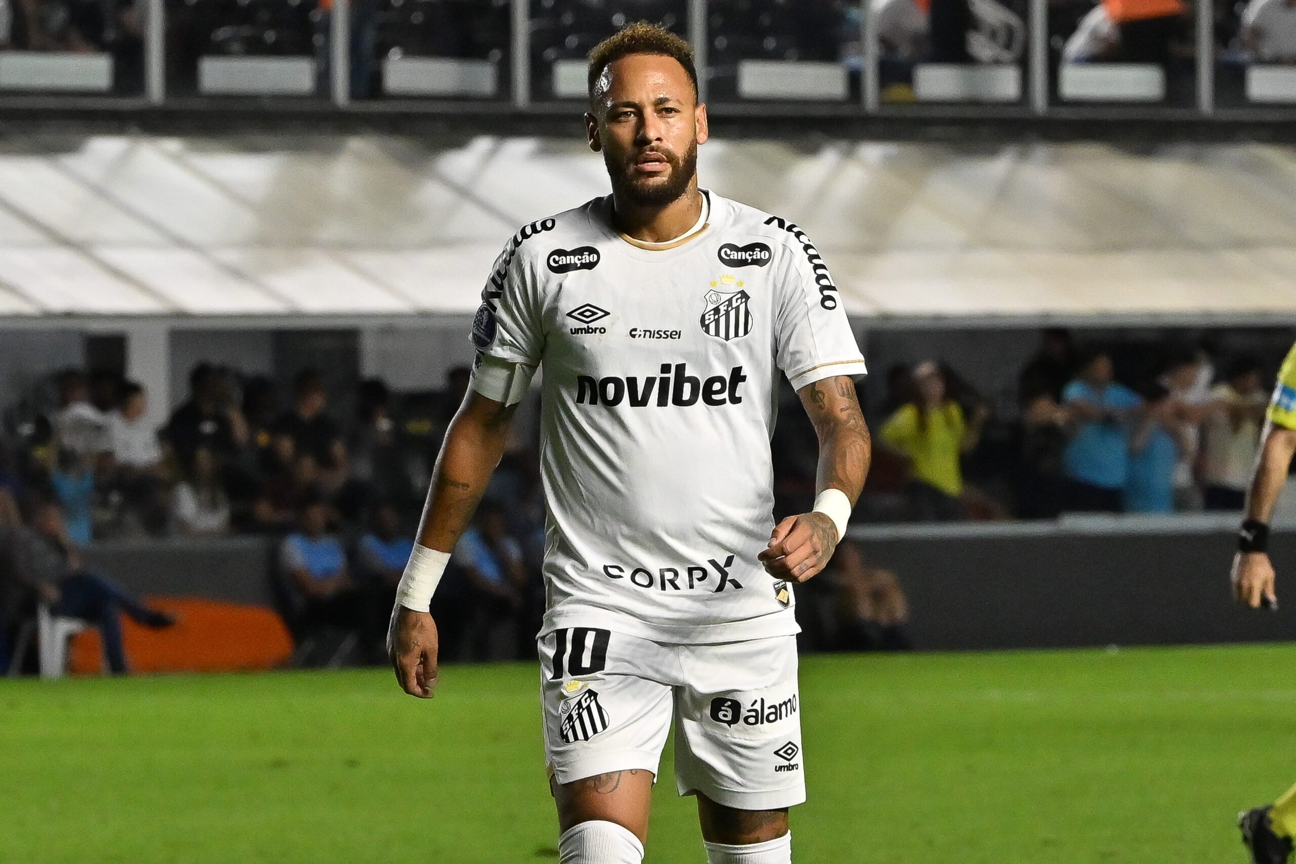 Neymar diz que fez cobrança geral para elenco do Santos: “Sou capitão, tenho direito de falar”