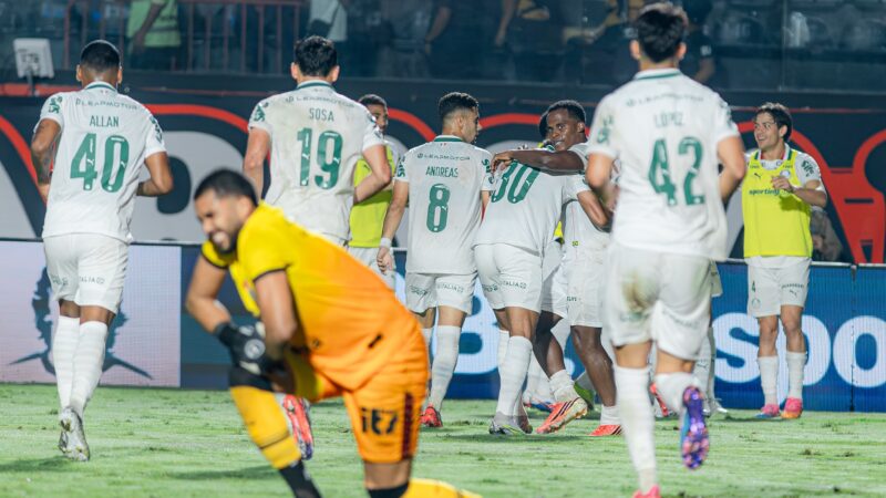 Palmeiras soube aproveitar o caos da arbitragem para ampliar a vantagem