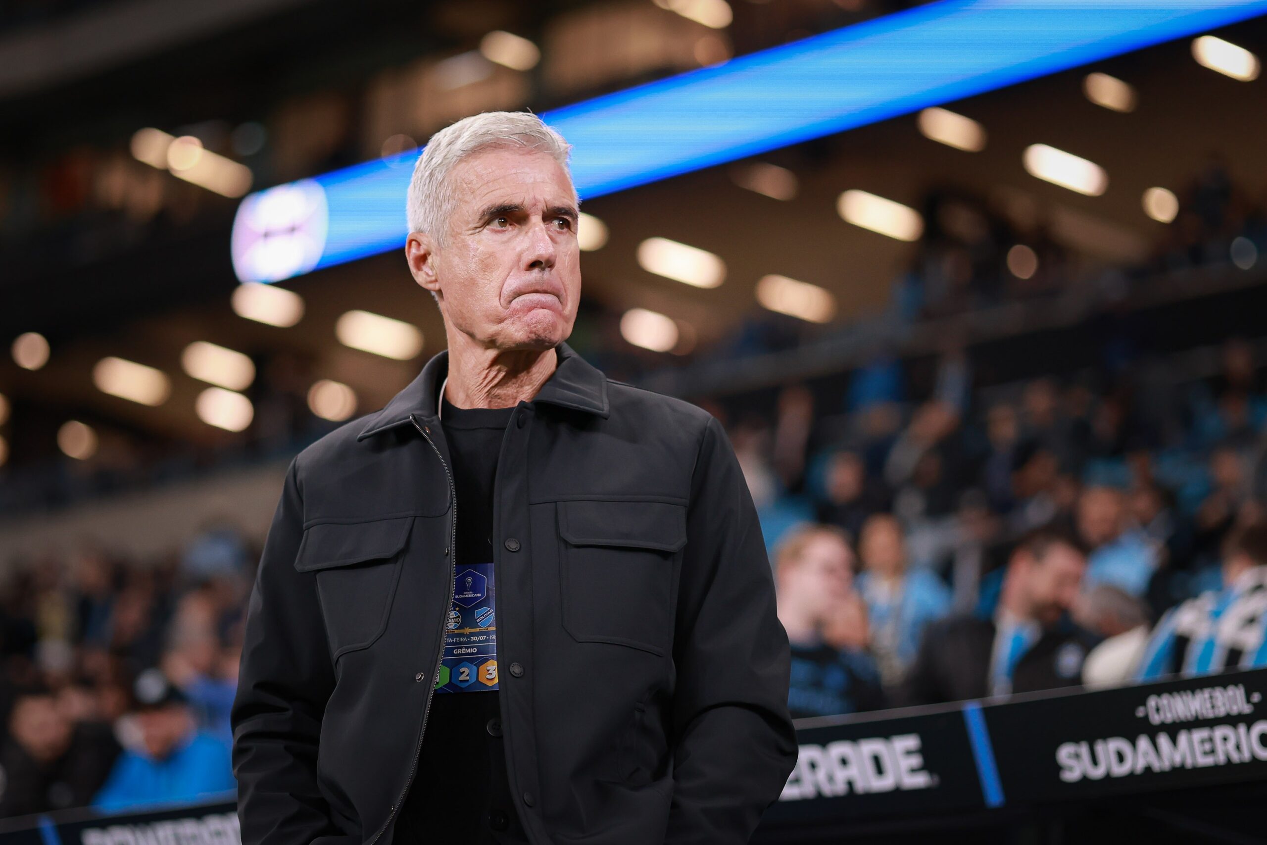 Torcida do Grêmio xinga Luís Castro e grita nome de Renato em eliminação; veja