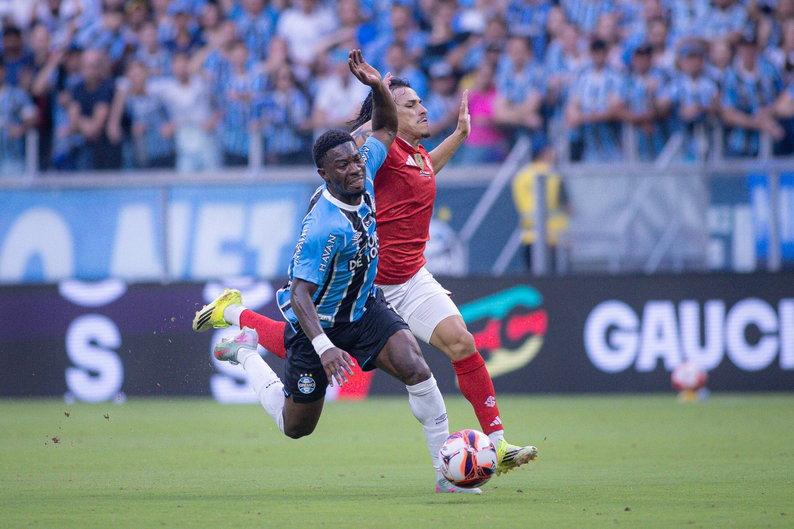 Bernabei é o mais indisciplinado do Inter no primeiro semestre de 2026; veja ranking de cartões