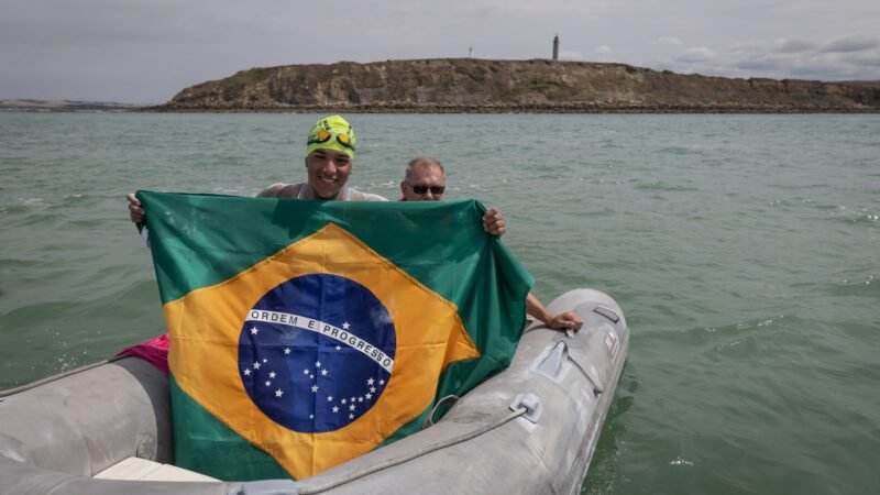 Ana Marcela conta bastidores da Travessia do Canal da Mancha e celebra “poucas queimaduras”