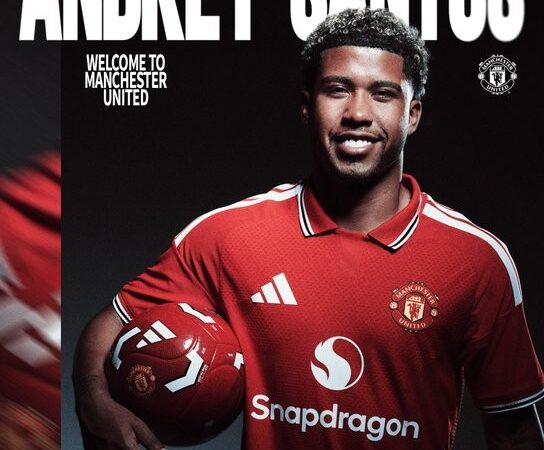 Manchester United anuncia contratação de Andrey Santos