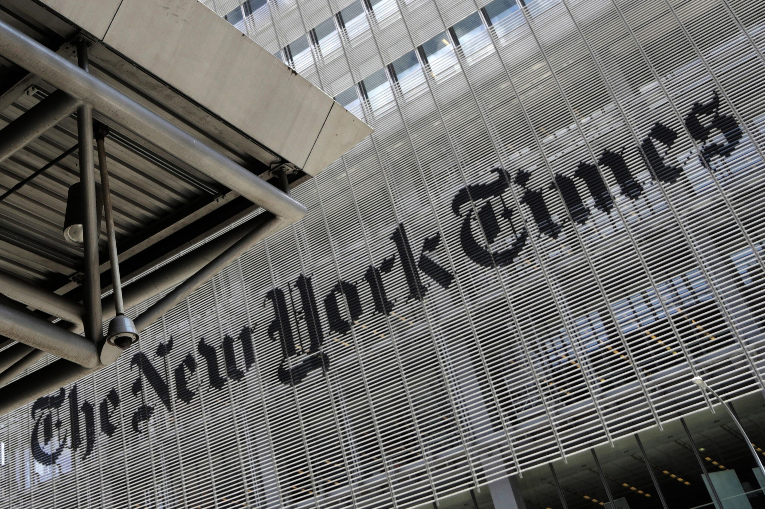 ‘New York Times’ e outros jornais dos EUA pedem que Justiça puna OpenAI em disputa sobre direitos autorais