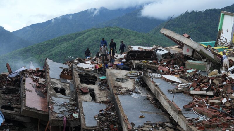 Número de mortes por terremoto na Venezuela sobre para 2.295