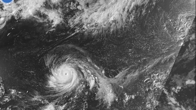 Imagem de satélite mostra supertufão se aproximando de ilha americana no Pacífico