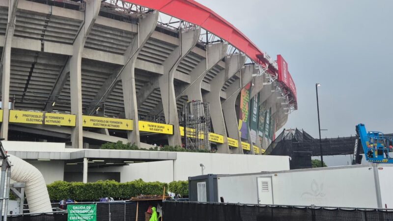 Temporal atinge o estádio Azteca horas antes de México x Inglaterra
