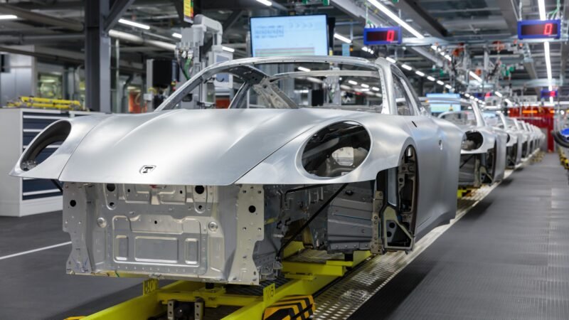 Porsche anuncia corte de 5 mil postos de trabalho
