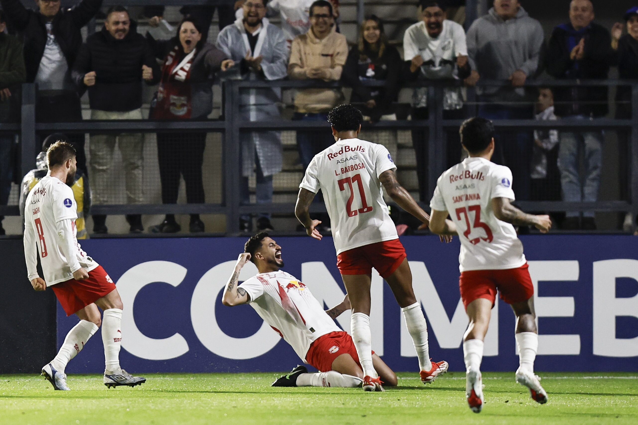 Pedro Henrique celebra gol da classificação na Sul-Americana e mira duelo contra Atlético-MG
