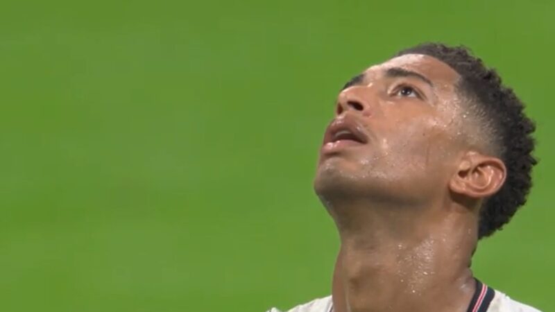 Câmera flagra corneta de Bellingham a Pickford após gol da Argentina: “No meio!”