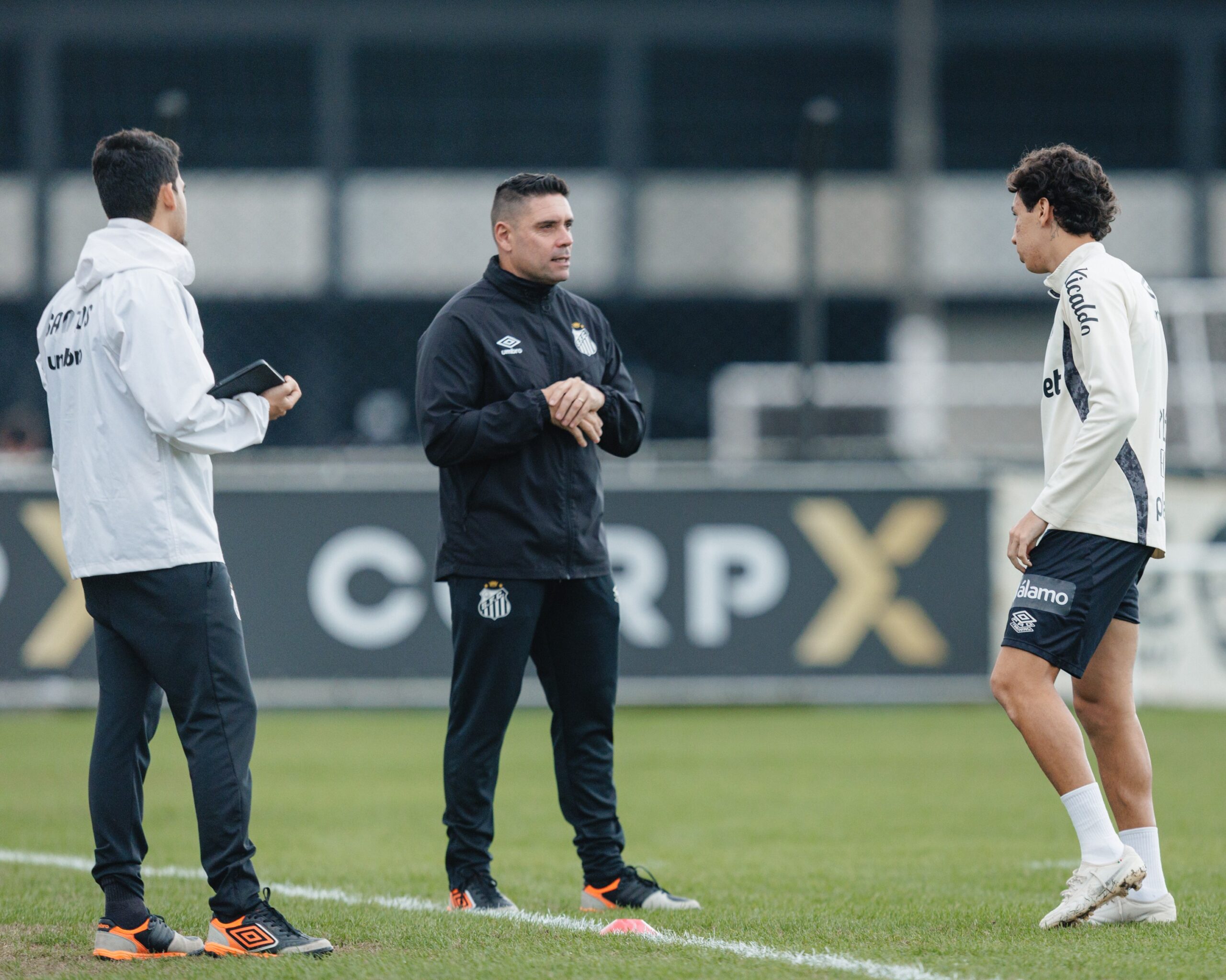 Treino do Santos: Caballero antecipa volta após Copa, e Gabriel Bontempo segue fora