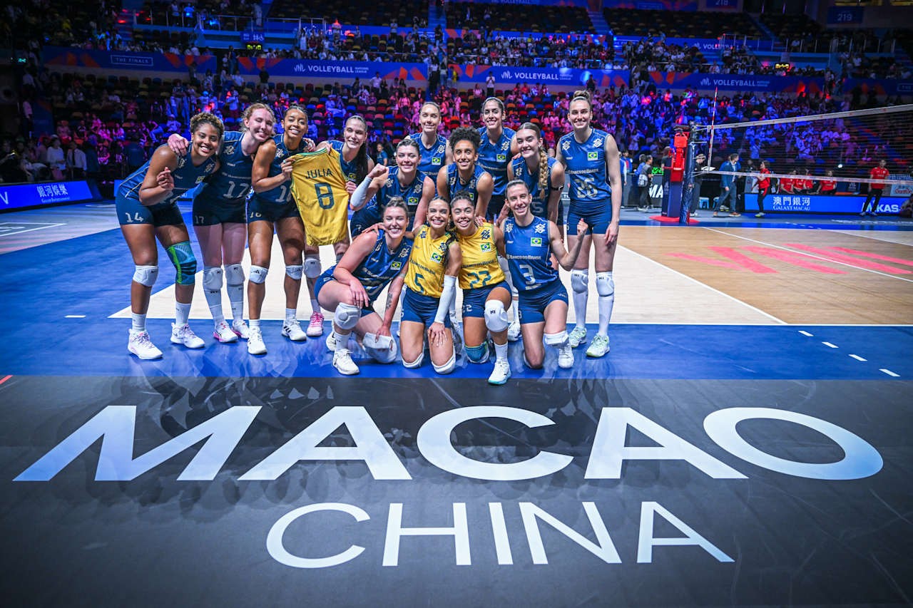 Jogadoras do Brasil levam camisa de Júlia Kudiess à fase final da VNL: “Para a Ju se sentir presente”