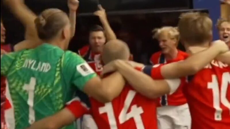 Noruegueses celebram vaga contra o Brasil no vestiário e cantam: “Nós nunca vamos voltar para casa”
