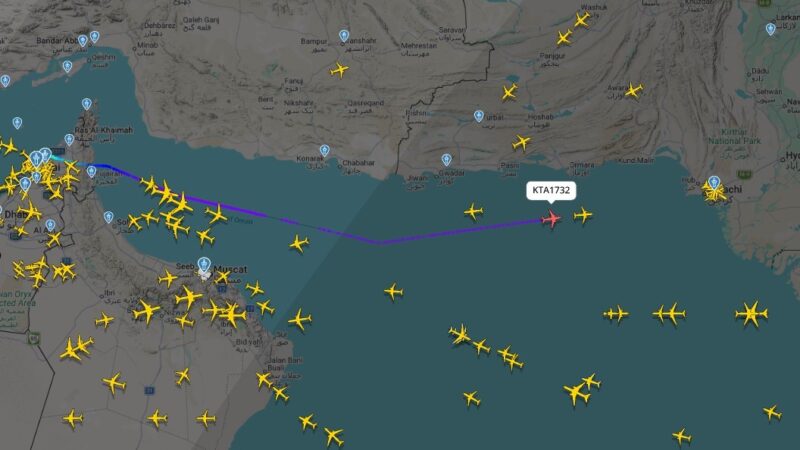 Boeing 737 desaparece do radar perto de Karachi, no Paquistão; dados de radar indicam que aeronave caiu no mar