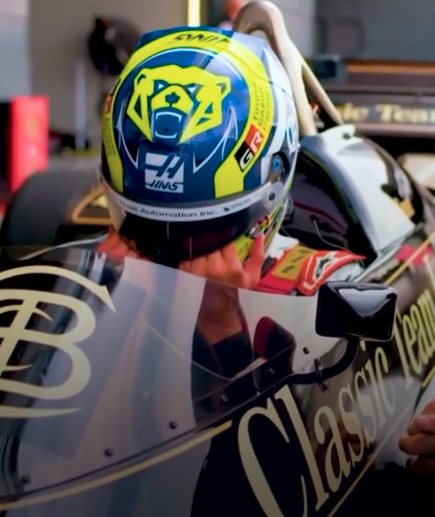 Bearman, da Haas, chora ao pilotar Lotus histórica de Senna; veja