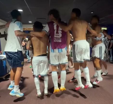 Jogadores da Argentina festejam vaga na semi: “Pelas Malvinas, por Diego e pela última de Leo”
