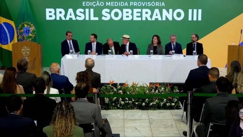 Lula libera R$ 18,5 bilhões em crédito para empresas afetadas por tarifaço do governo Trump