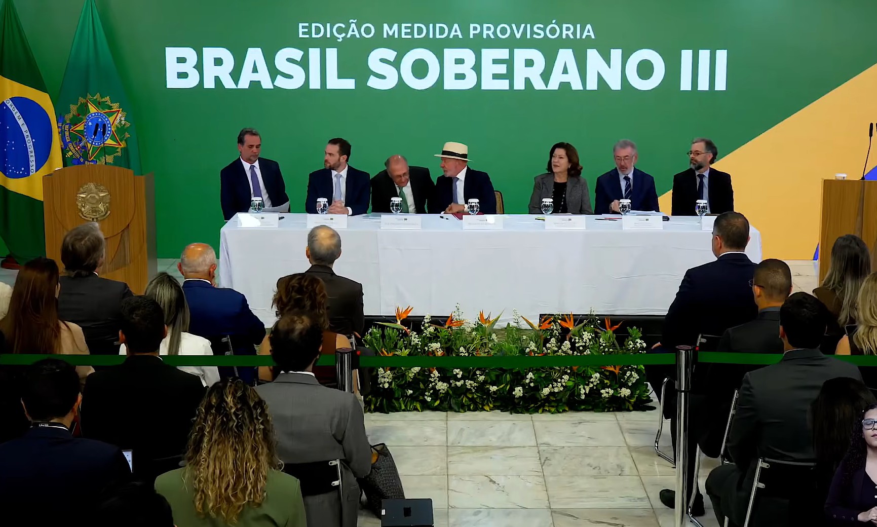 Lula libera R$ 18,5 bilhões em crédito para empresas afetadas por tarifaço do governo Trump
