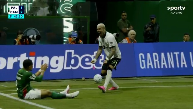Palmeiras x Atlético-MG: Lyanco provoca Vitor Roque e leva empurrão; assista