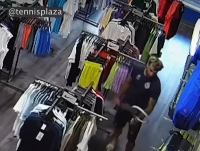 Ex-tenista uruguaio tem surto, quebra raquetes em loja nos Estados Unidos e é detido; vídeo