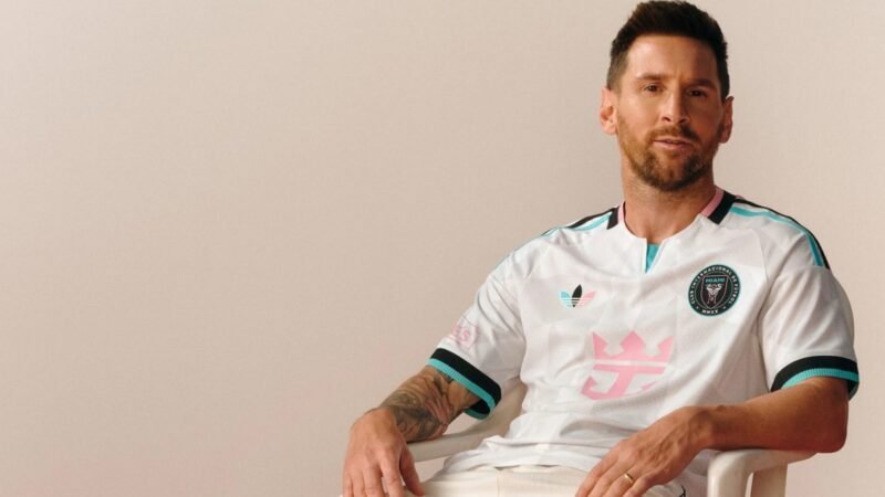 Inter Miami lança terceira camisa inspirada em novo estádio e com Messi de modelo; veja fotos