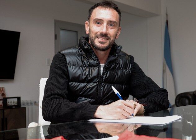 Mancuello, ex-Flamengo, assina com Argentinos Juniors aos 37 anos