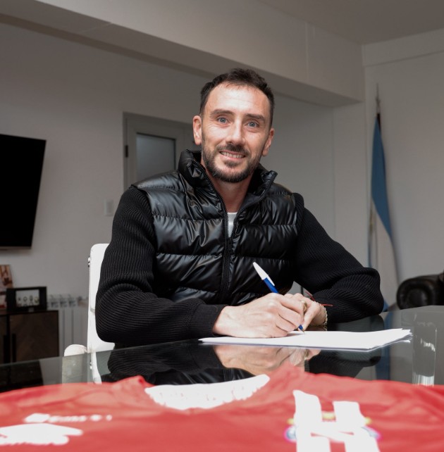 Mancuello, ex-Flamengo, assina com Argentinos Juniors aos 37 anos
