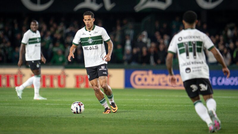 Ceará tem interesse no volante Walisson, do Coritiba