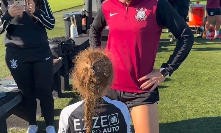 Filha de Jesse Lingard participa de treinamento com time feminino do Corinthians; veja vídeo