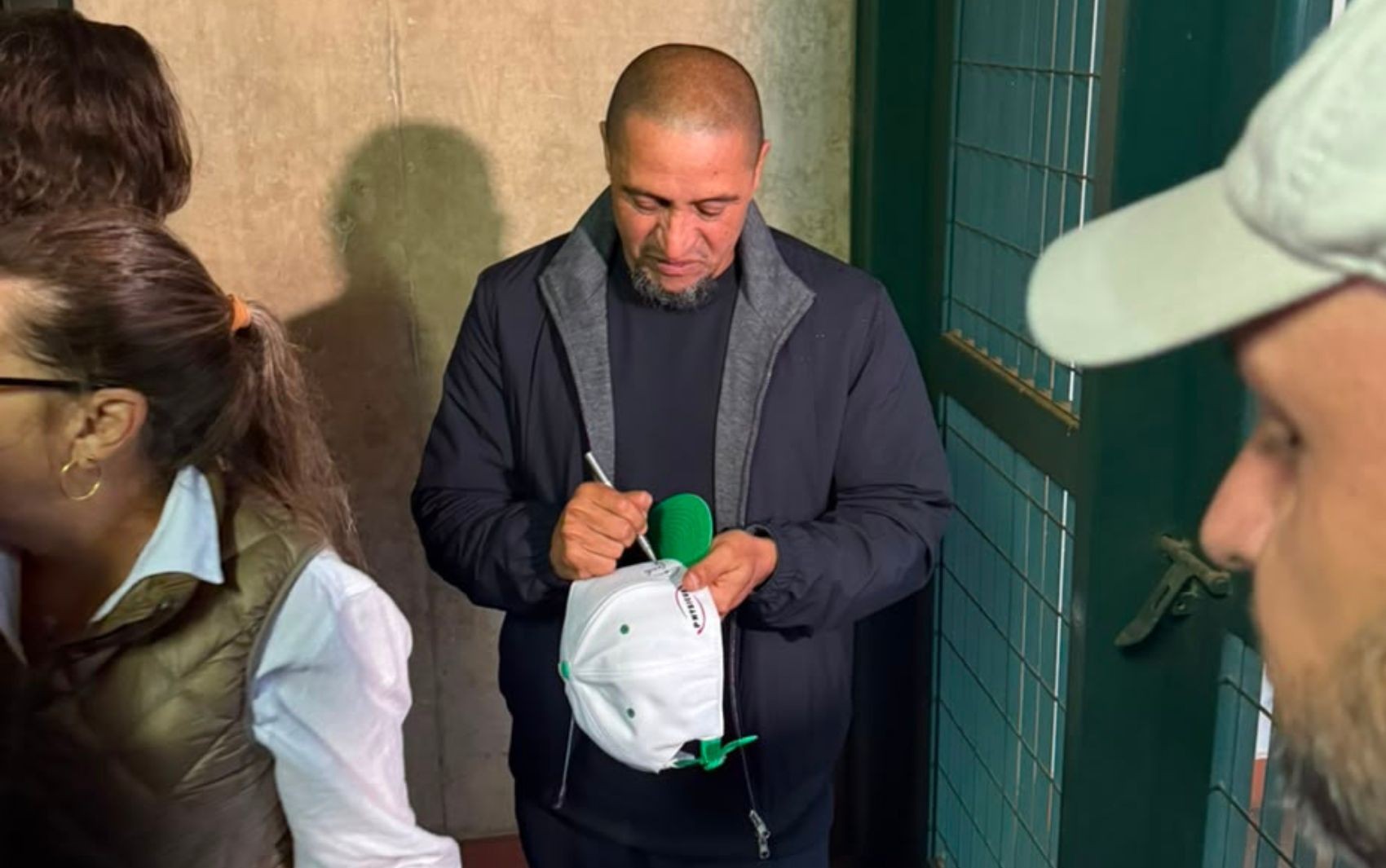 Roberto Carlos vê sobrinho jogar no mesmo clube que o revelou: “Lembranças boas”