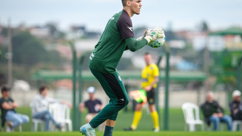 Coritiba: Pedro Morisco volta em jogo-treino e vira opção na Série A