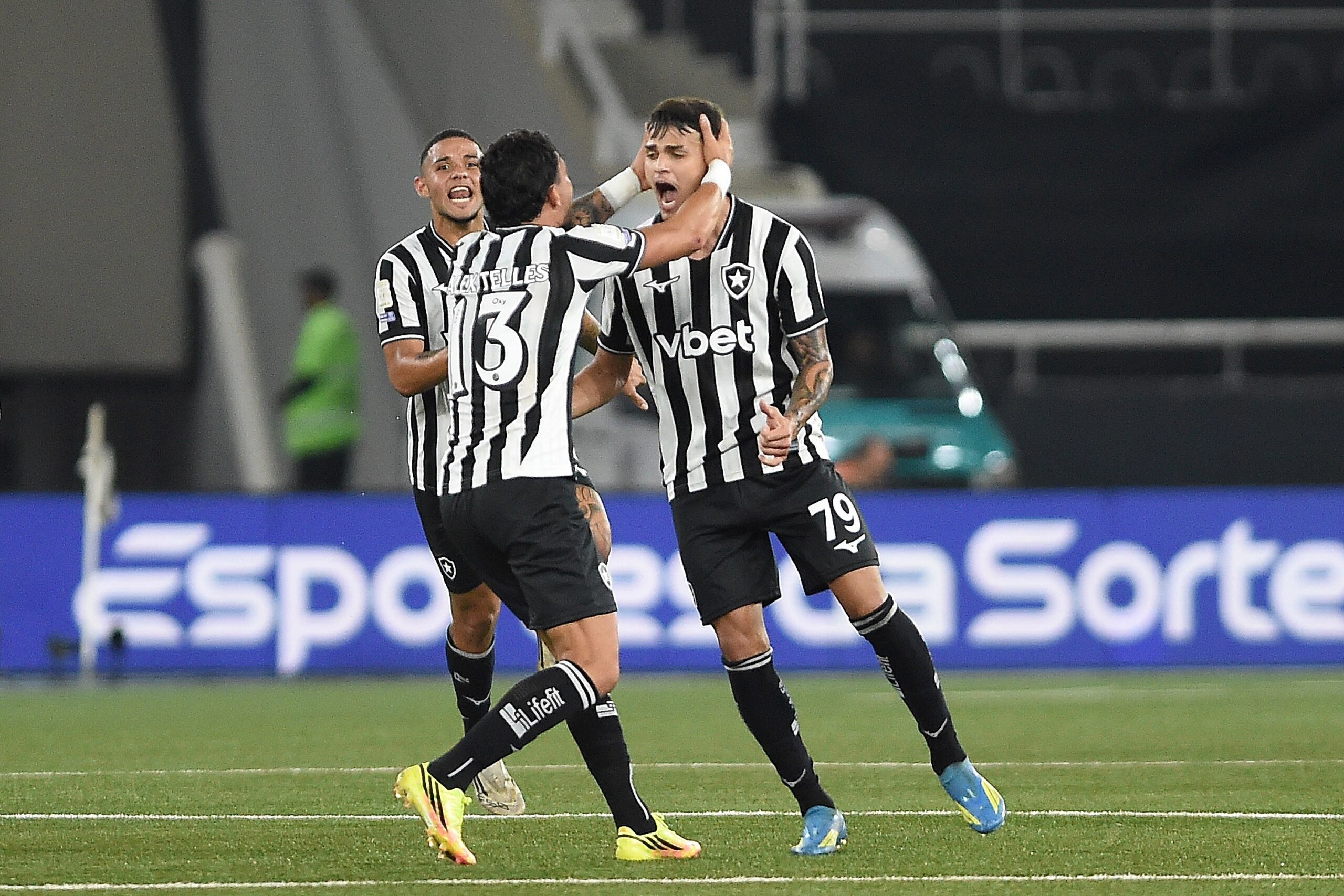 Análise: vitória no apagar das luzes não esconde desafios do Botafogo no segundo semestre