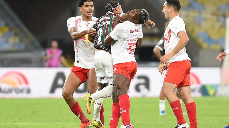 John Kennedy é suspenso por dois jogos e desfalca o Fluminense
