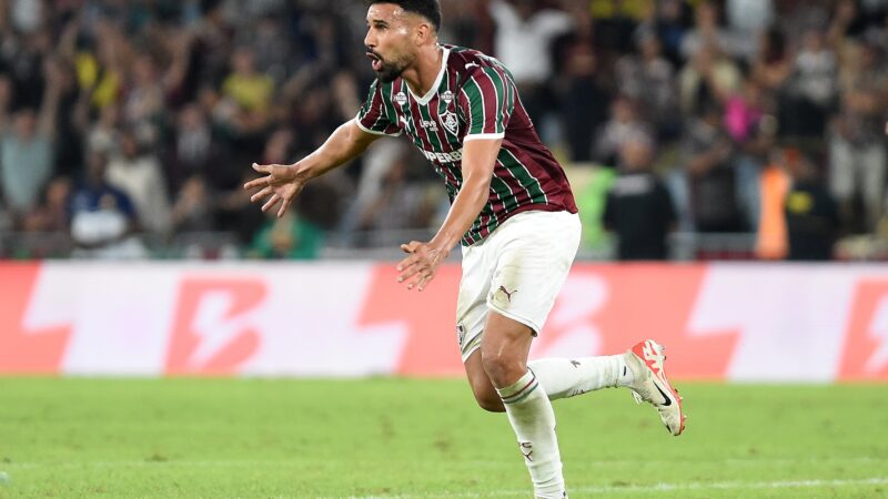 Ignácio aproveita brechas e volta a ser opção para atuar ao lado de Thiago Silva no Fluminense