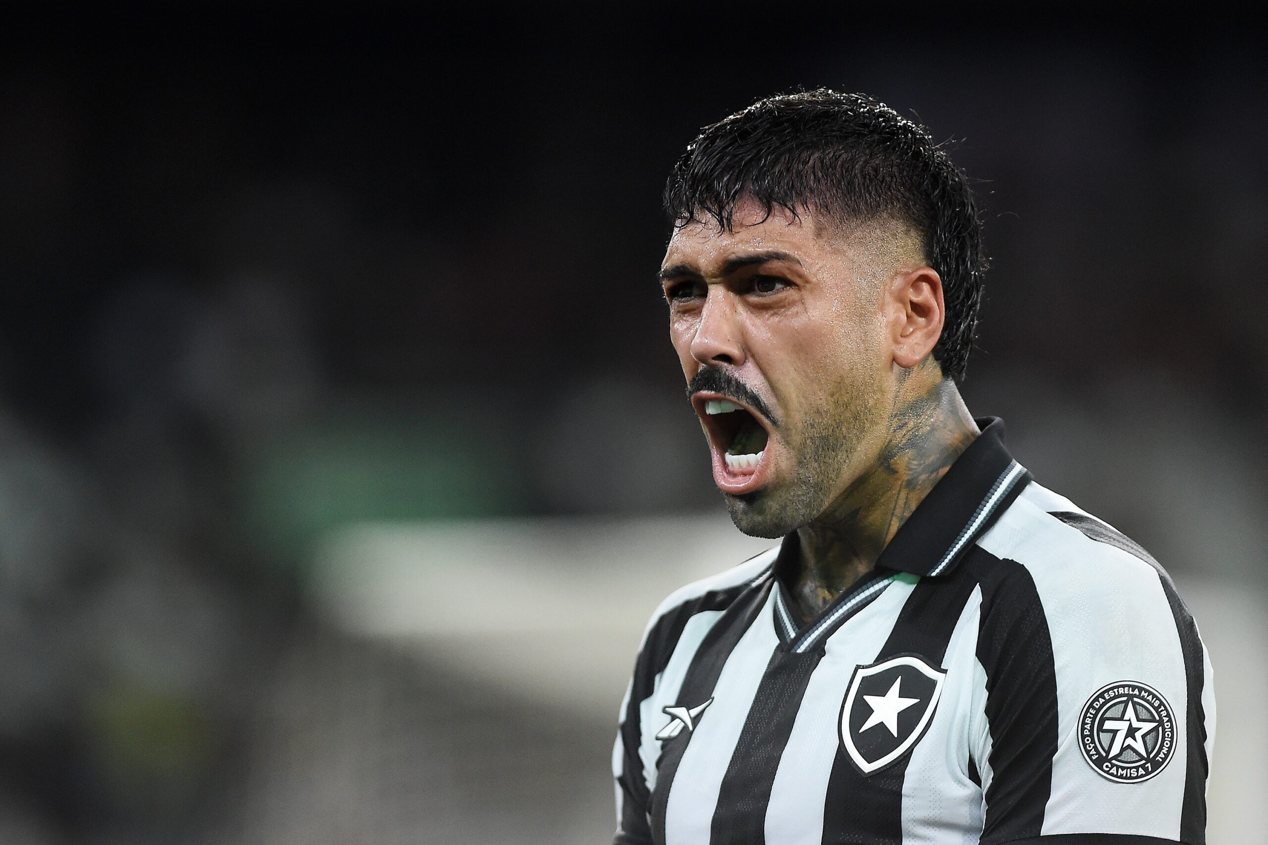 Indireta? Barboza se irrita após remoção de fotos em estádio do Botafogo: “A história não se apaga”