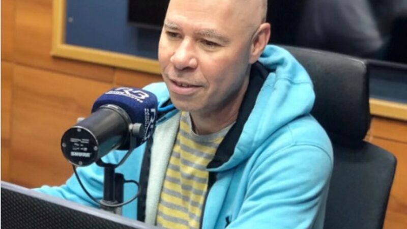 Jornalista esportivo que teve AVC passa bem e deve ter sequelas mínimas, diz esposa