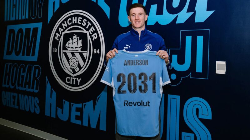 Manchester City anuncia Eliott Anderson, volante da seleção inglesa; veja valores