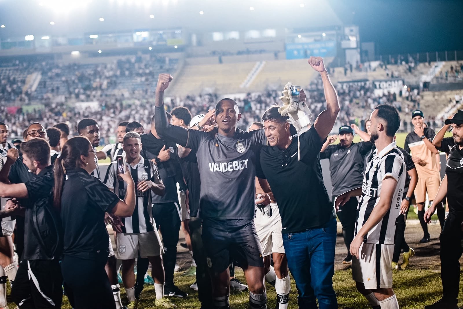Erivelton vira herói do Treze nos pênaltis e celebra classificação na Série D: “Mérito é do grupo”