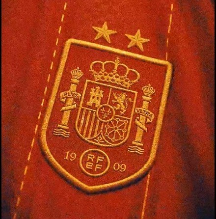 Federação Espanhola atualiza escudo com a segunda estrela pelo bi mundial; veja vídeo