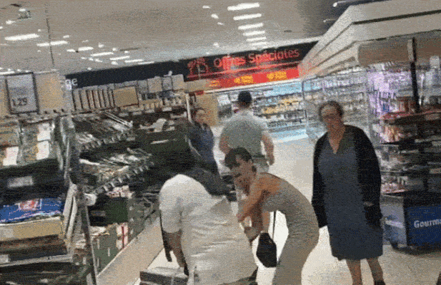VÍDEO: Franceses brigam por ventiladores e aparelhos de ar-condicionado