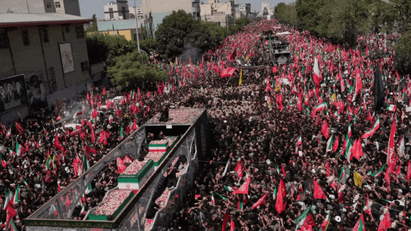 Funeral de Khamenei mobiliza multidões no Irã e tem gritos de ‘morte a Trump’; veja FOTOS