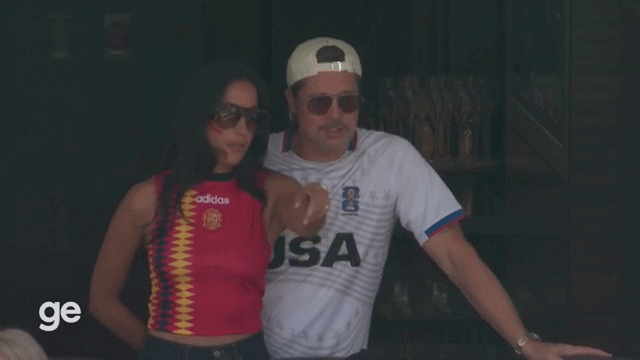 De família espanhola, noiva de Brad Pitt sofre no estádio; veja reações