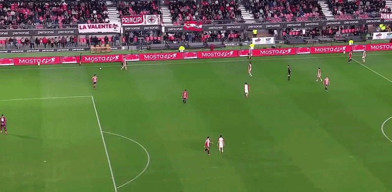 Vilão do Uruguai na Copa, Muslera leva gol bizarro em retorno ao Estudiantes; veja