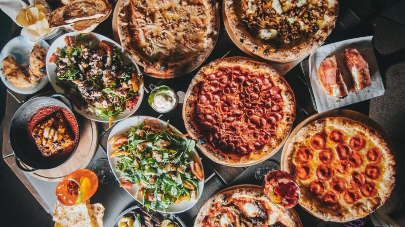 Dia da Pizza: Brasil abre 13 pizzarias por dia, mas comprar uma pizza pesa cada vez mais no bolso