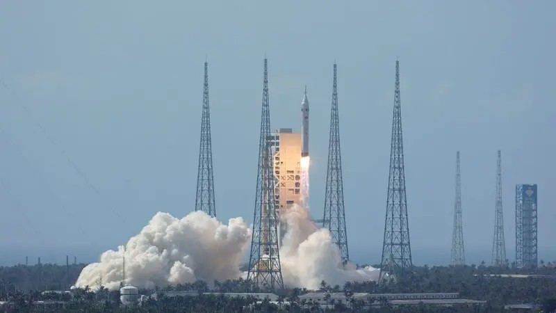 China testa com sucesso sistema de recuperação de propulsores de foguete a partir do mar