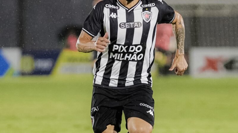 Botafogo-PB confirma saída do atacante Felipe Azevedo